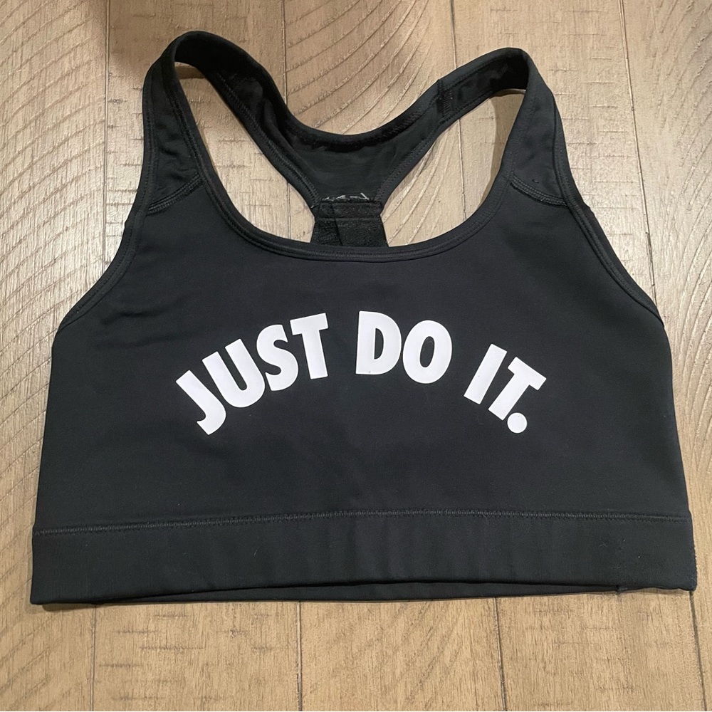 Women’s NIKE Sports Bra - Size Medium